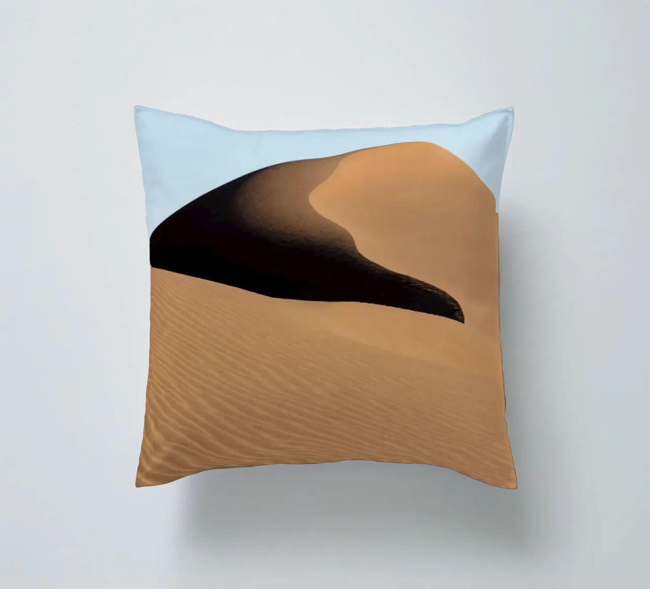 Sand dune in the Great Salt Desert cuscino da photolovers