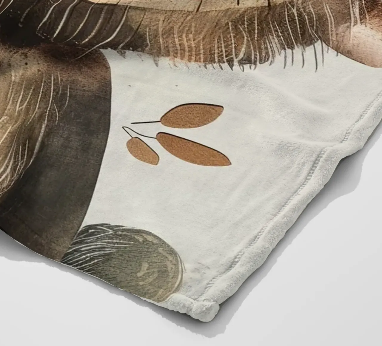 Charmanter brauner Affe mit Zweigen - ein verspielter Waldgeist Fleecedecke von DesignDoodle