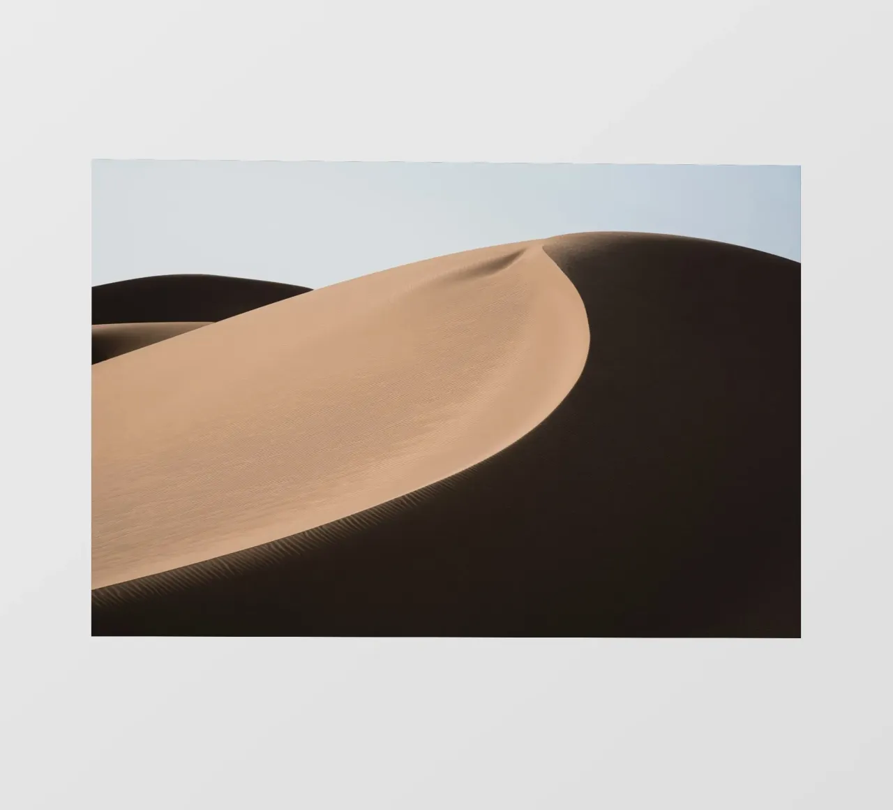 Shadow on a sand dune pellicola backlit da photolovers