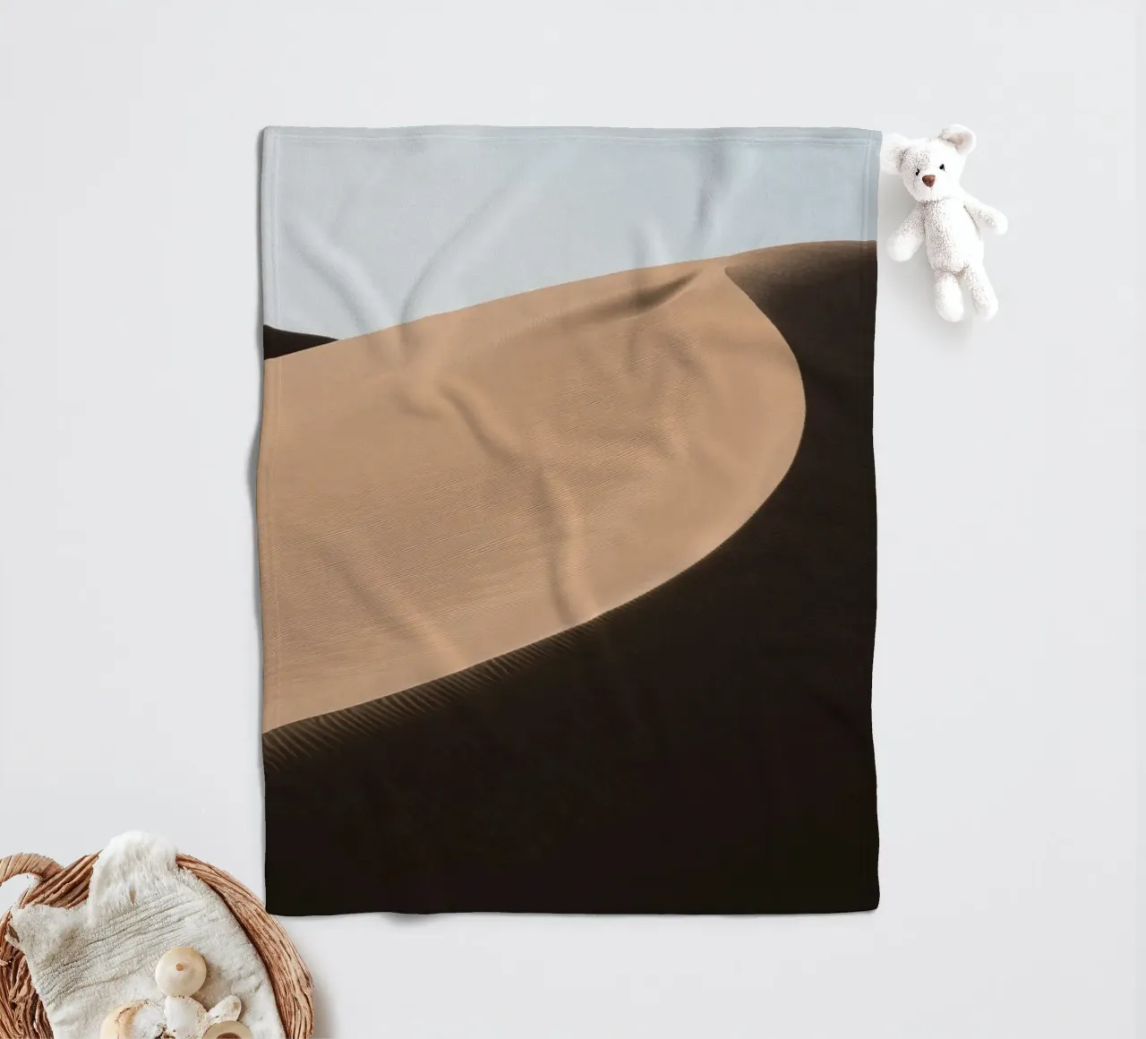 Shadow on a sand dune coperta in pile da photolovers