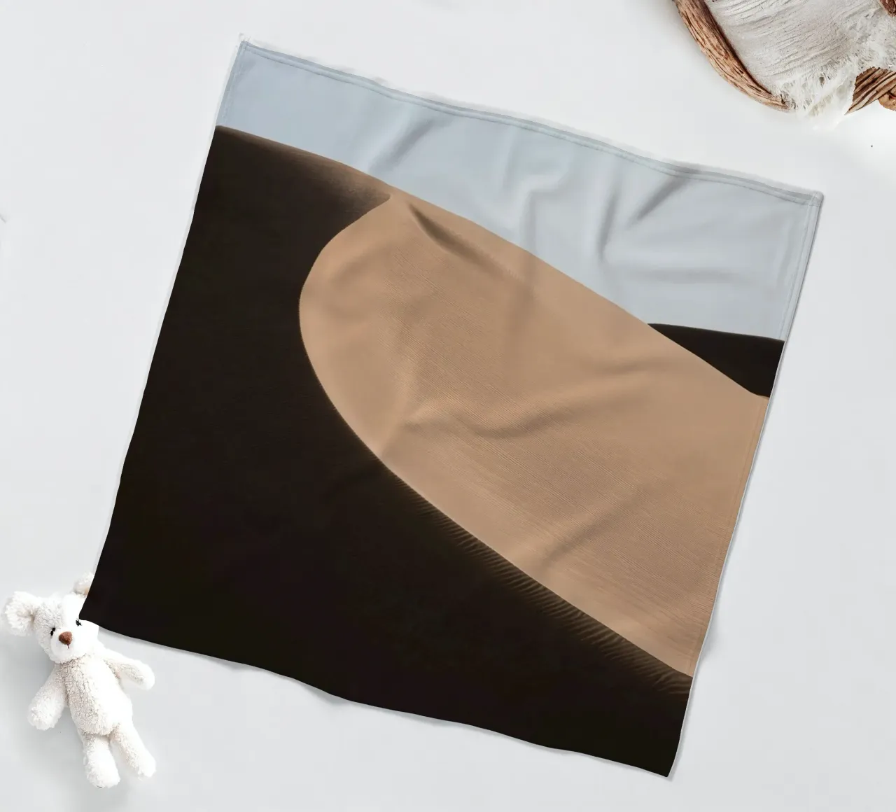 Shadow on a sand dune coperta in pile da photolovers