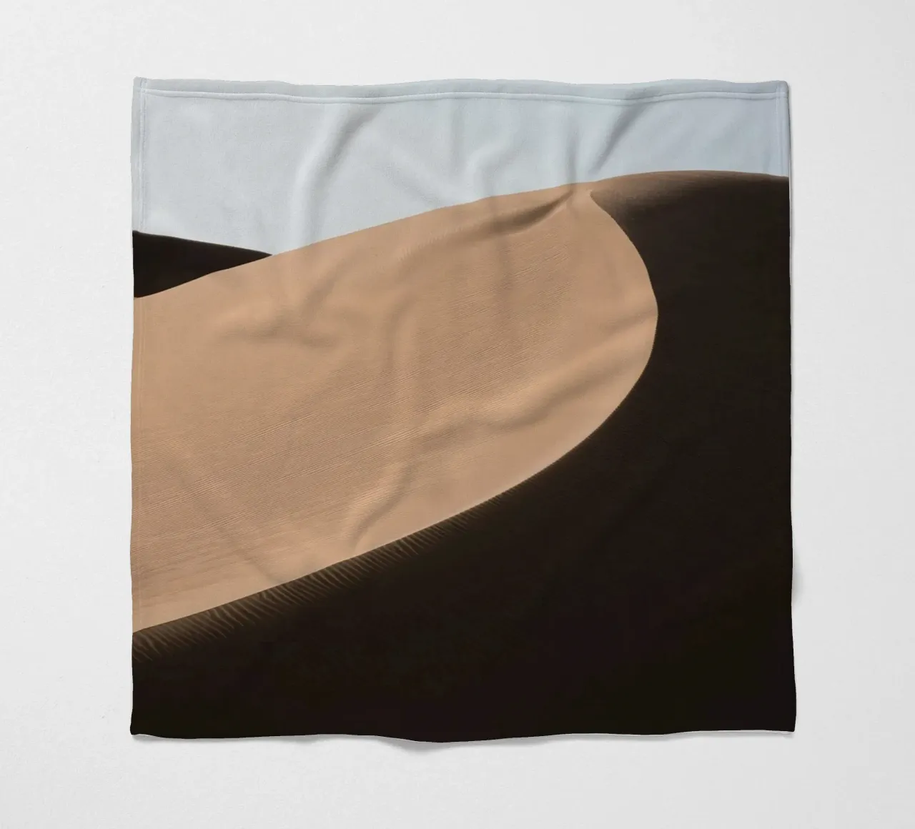 Shadow on a sand dune coperta in pile da photolovers