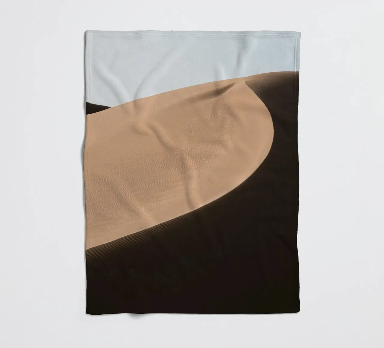 Shadow on a sand dune coperta in pile da photolovers