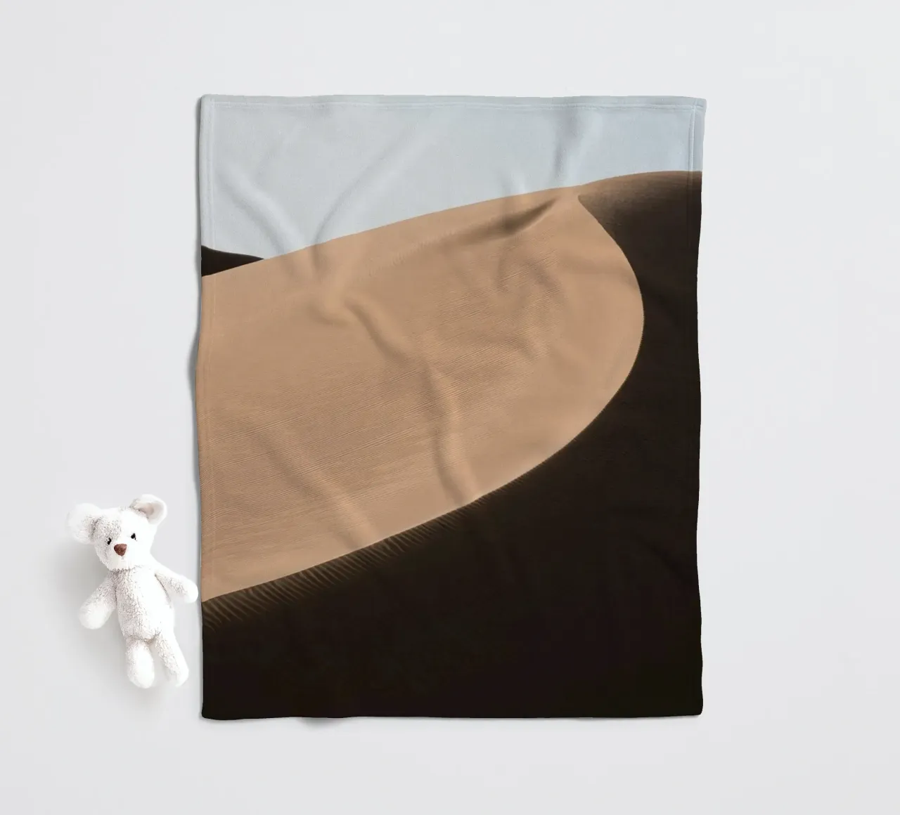 Shadow on a sand dune coperta in pile da photolovers
