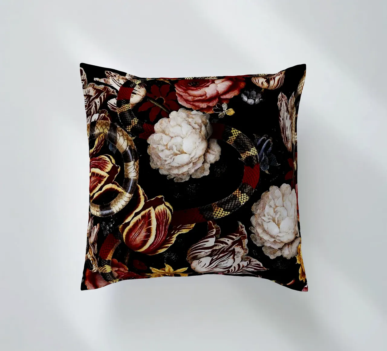 Dangers in the Forest XI cuscino da burcukorkmazyurek