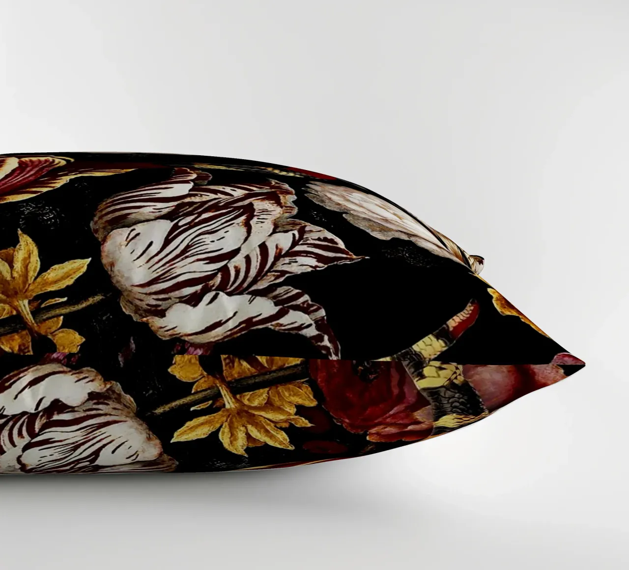 Dangers in the Forest XI cuscino da burcukorkmazyurek