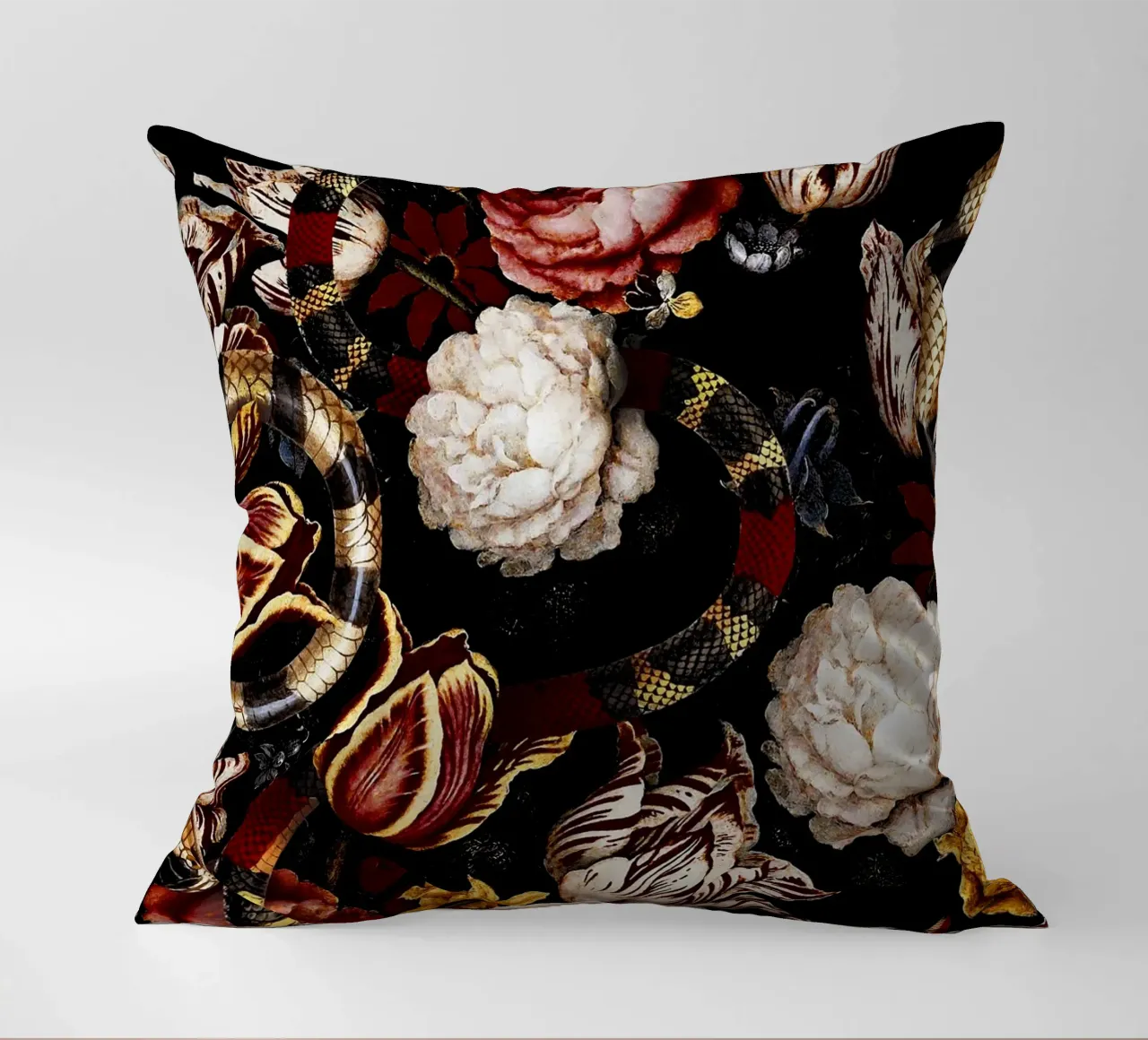 Dangers in the Forest XI cuscino da burcukorkmazyurek