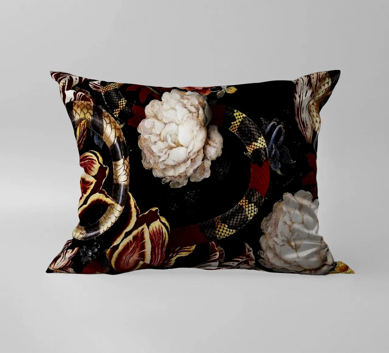 Dangers in the Forest XI cuscino da burcukorkmazyurek