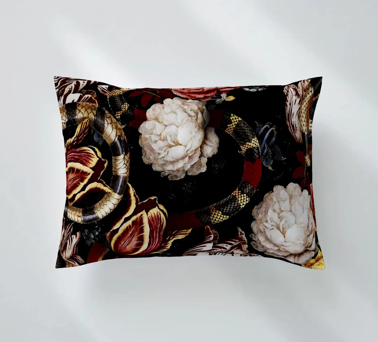 Dangers in the Forest XI cuscino da burcukorkmazyurek