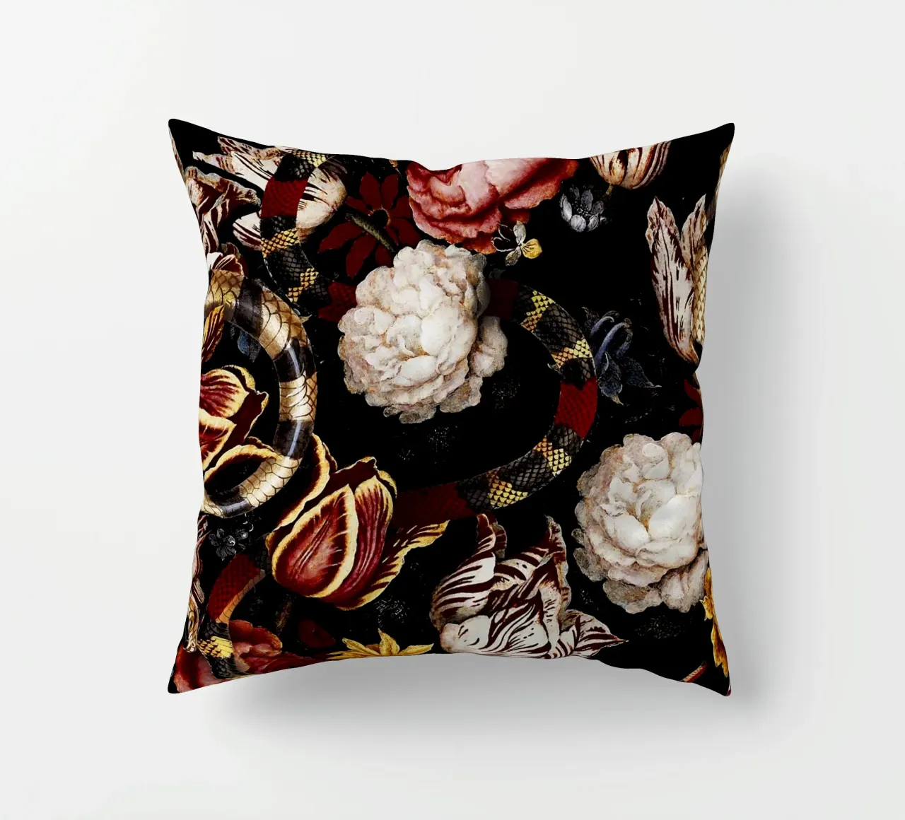 Dangers in the Forest XI cuscino da burcukorkmazyurek