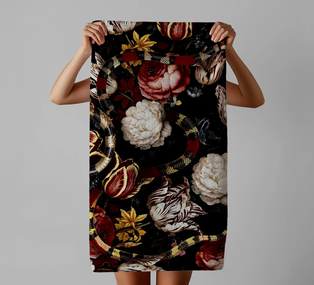 Dangers in the Forest XI asciugamano da bagno da burcukorkmazyurek