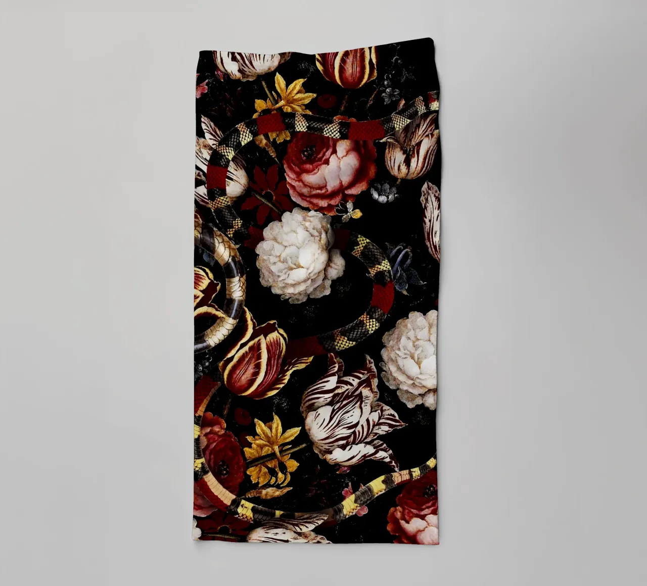 Dangers in the Forest XI asciugamano da bagno da burcukorkmazyurek