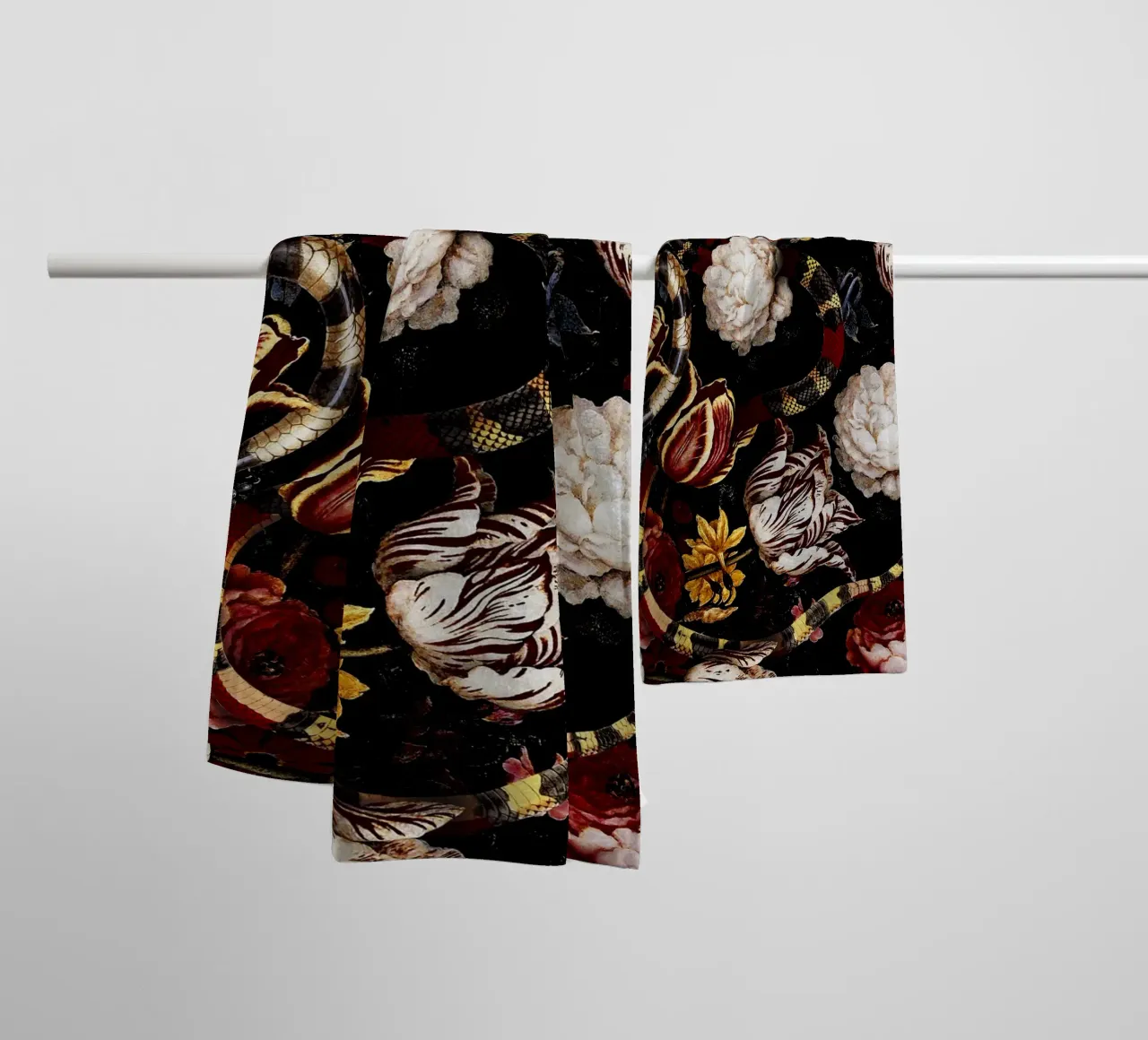 Dangers in the Forest XI asciugamano da bagno da burcukorkmazyurek