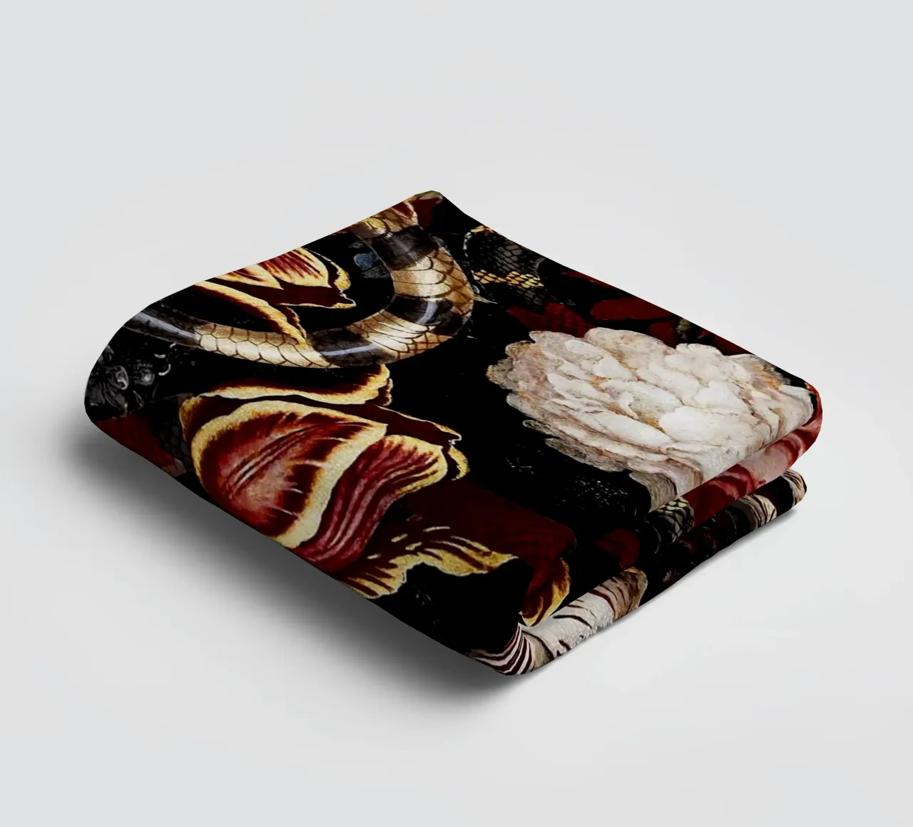 Dangers in the Forest XI asciugamano da bagno da burcukorkmazyurek