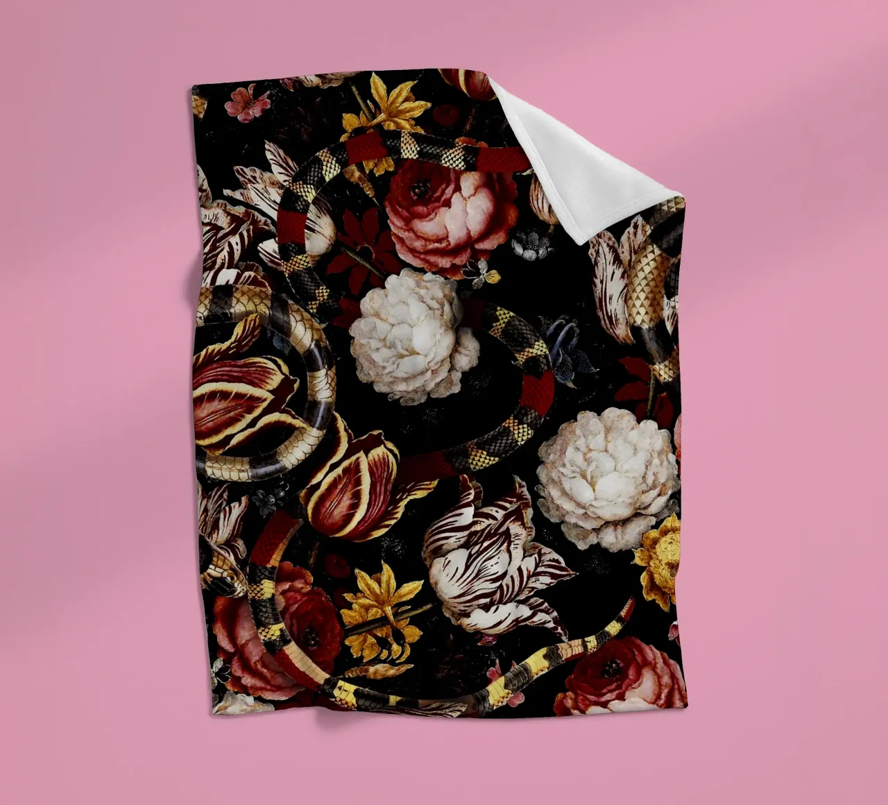 Dangers in the Forest XI coperta in pile da burcukorkmazyurek