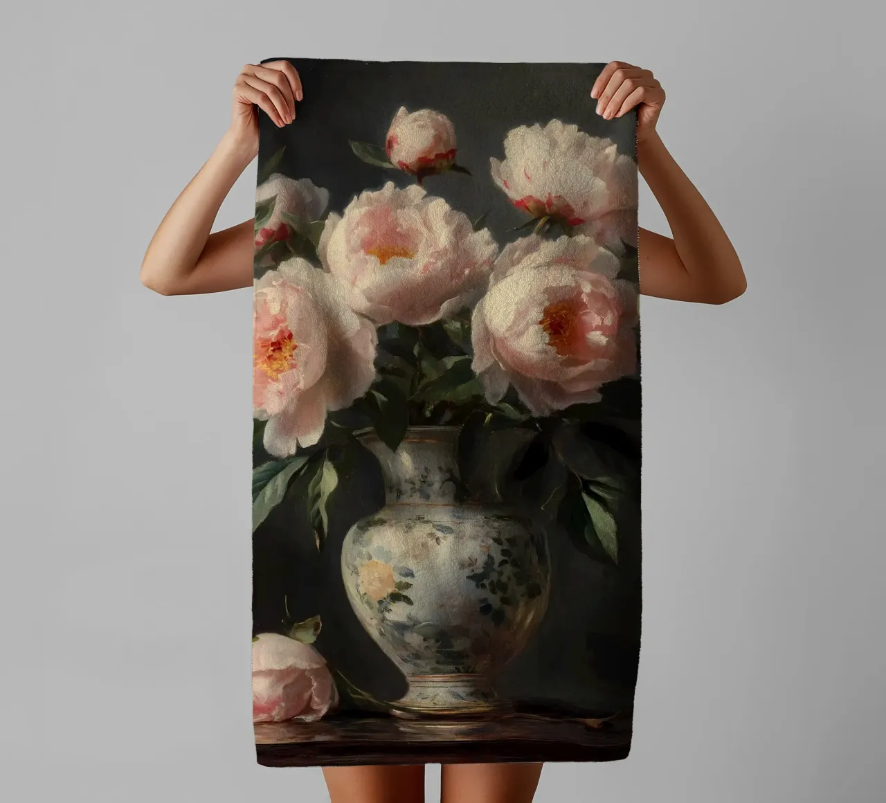 Fleurs anciennes dans un vase serviette de bain de IamHomeStudio