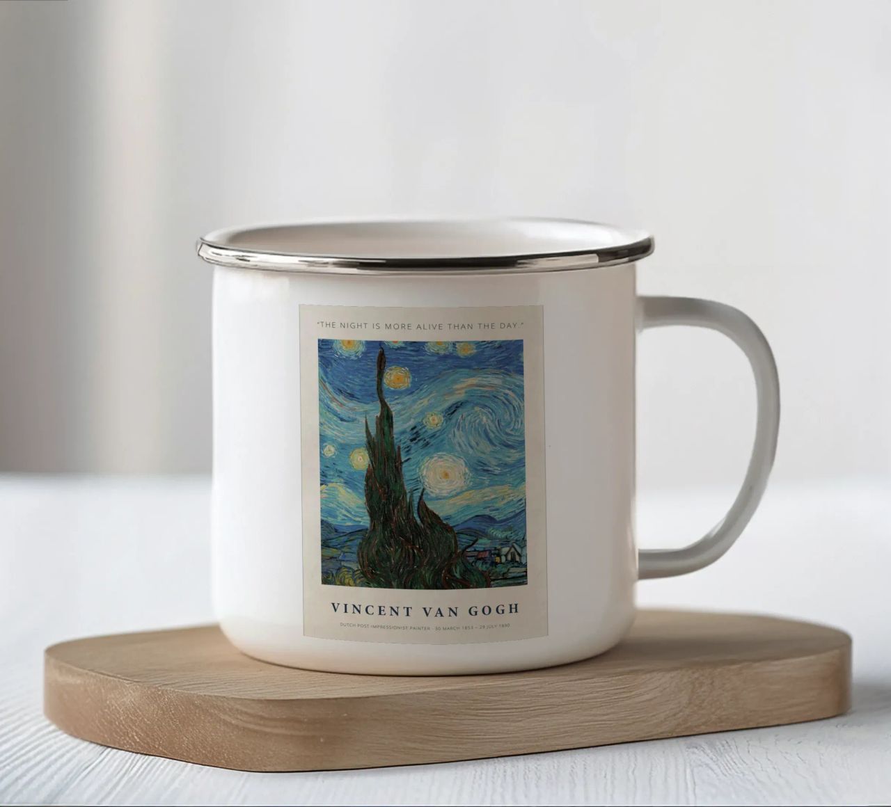 The Night Is More Alive Than The Day tazza in smalto da Melanie Tintilier
