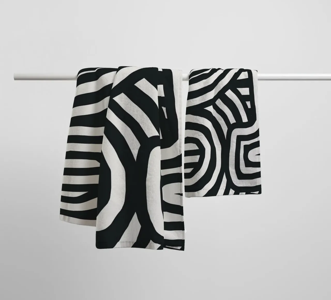 Totem a strisce nere 02 asciugamano da bagno da Little Dean