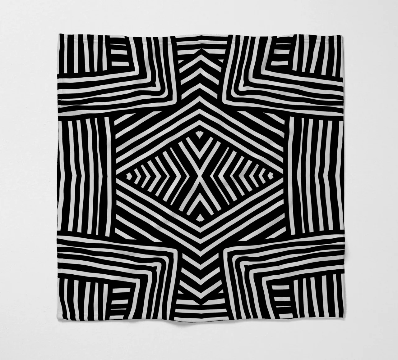 Totem a strisce nere 03 coperta in pile da Little Dean