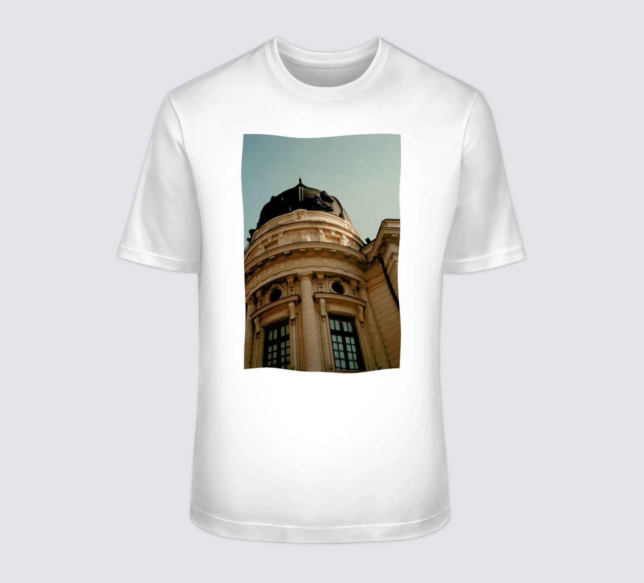 Analog Series Architecture In Bucharest t-shirt da Sebastian Hilgetag