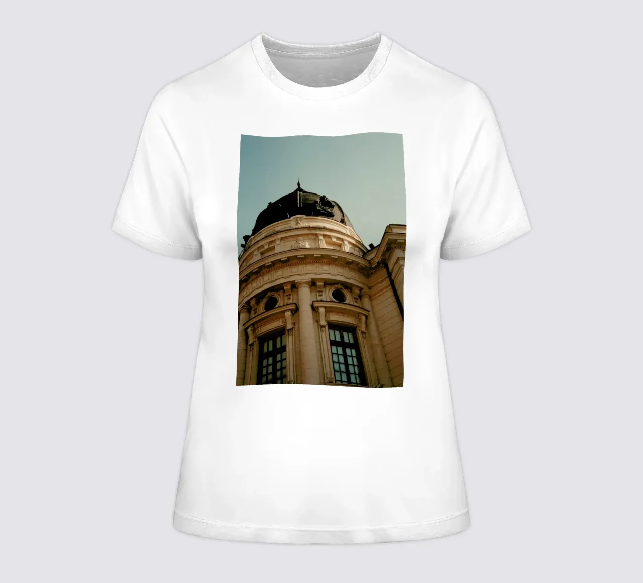 Analog Series Architecture In Bucharest Frauen T-Shirt von Sebastian Hilgetag