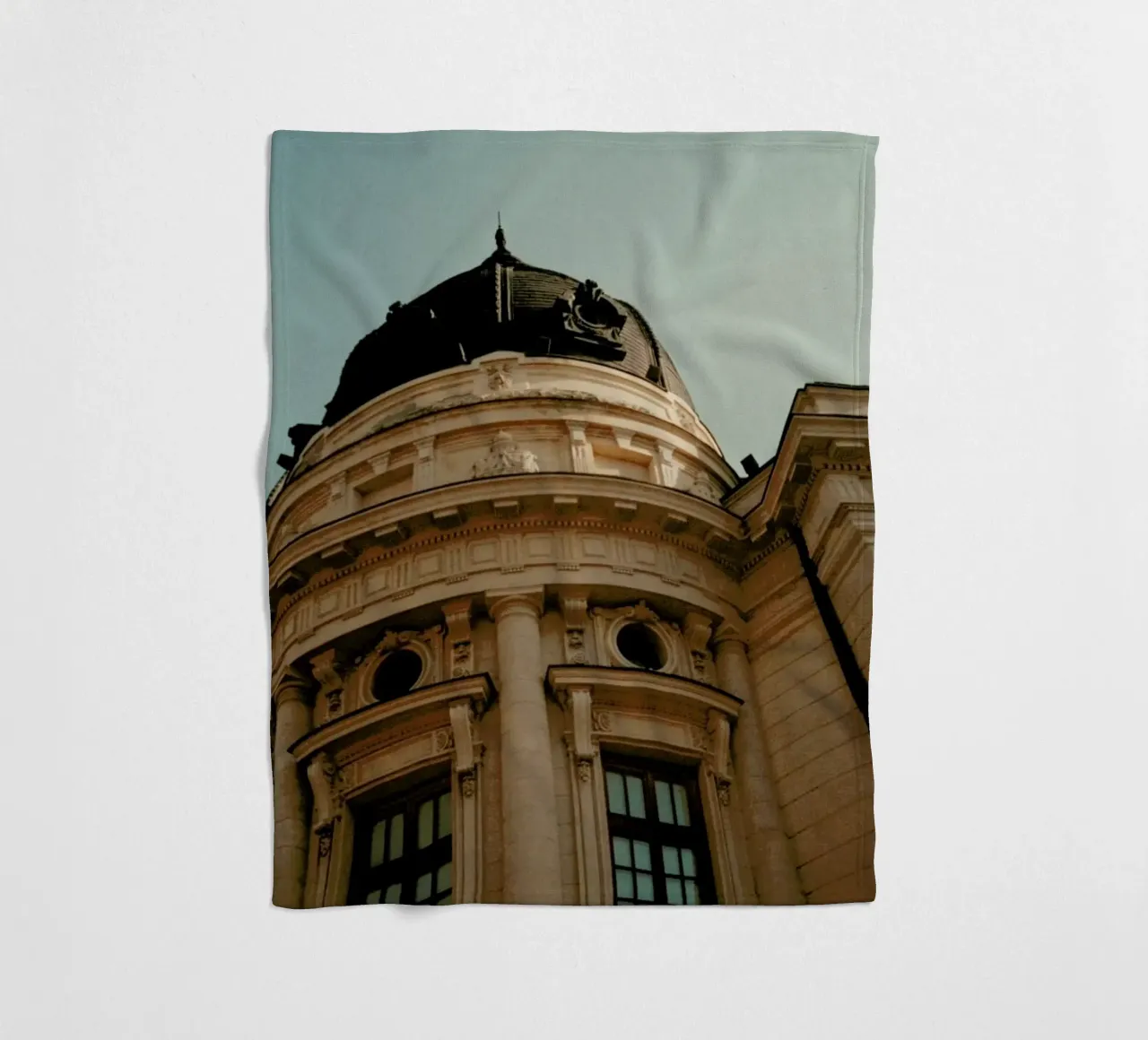 Analog Series Architecture In Bucharest Fleecedecke von Sebastian Hilgetag