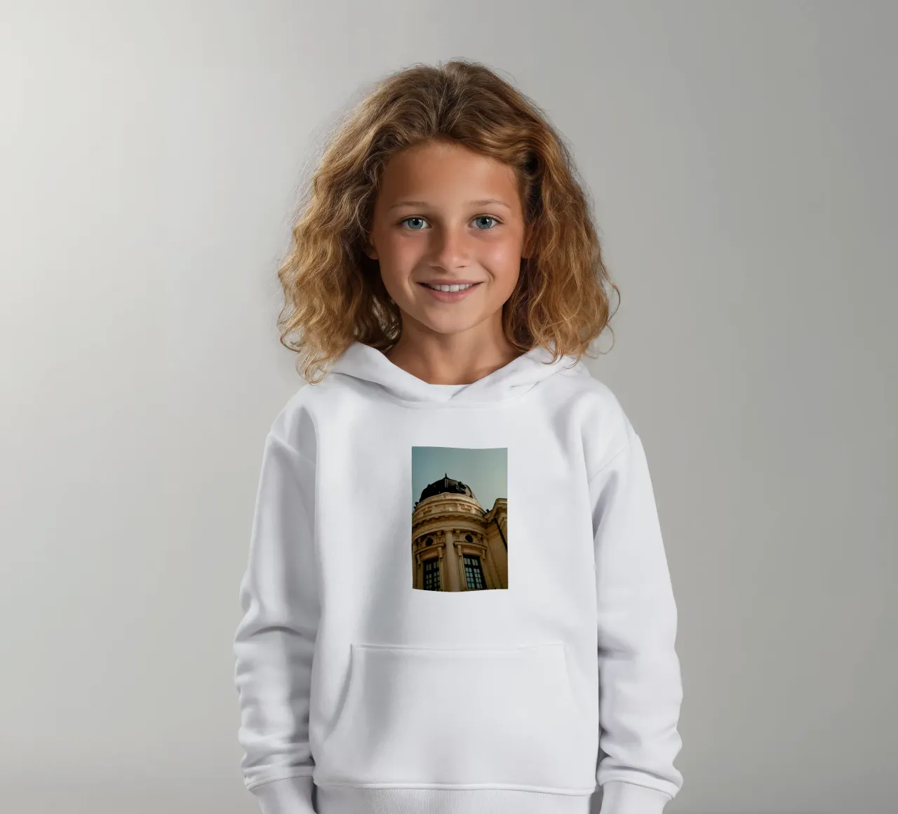 Analog Series Architecture In Bucharest Kinder Hoodie von Sebastian Hilgetag