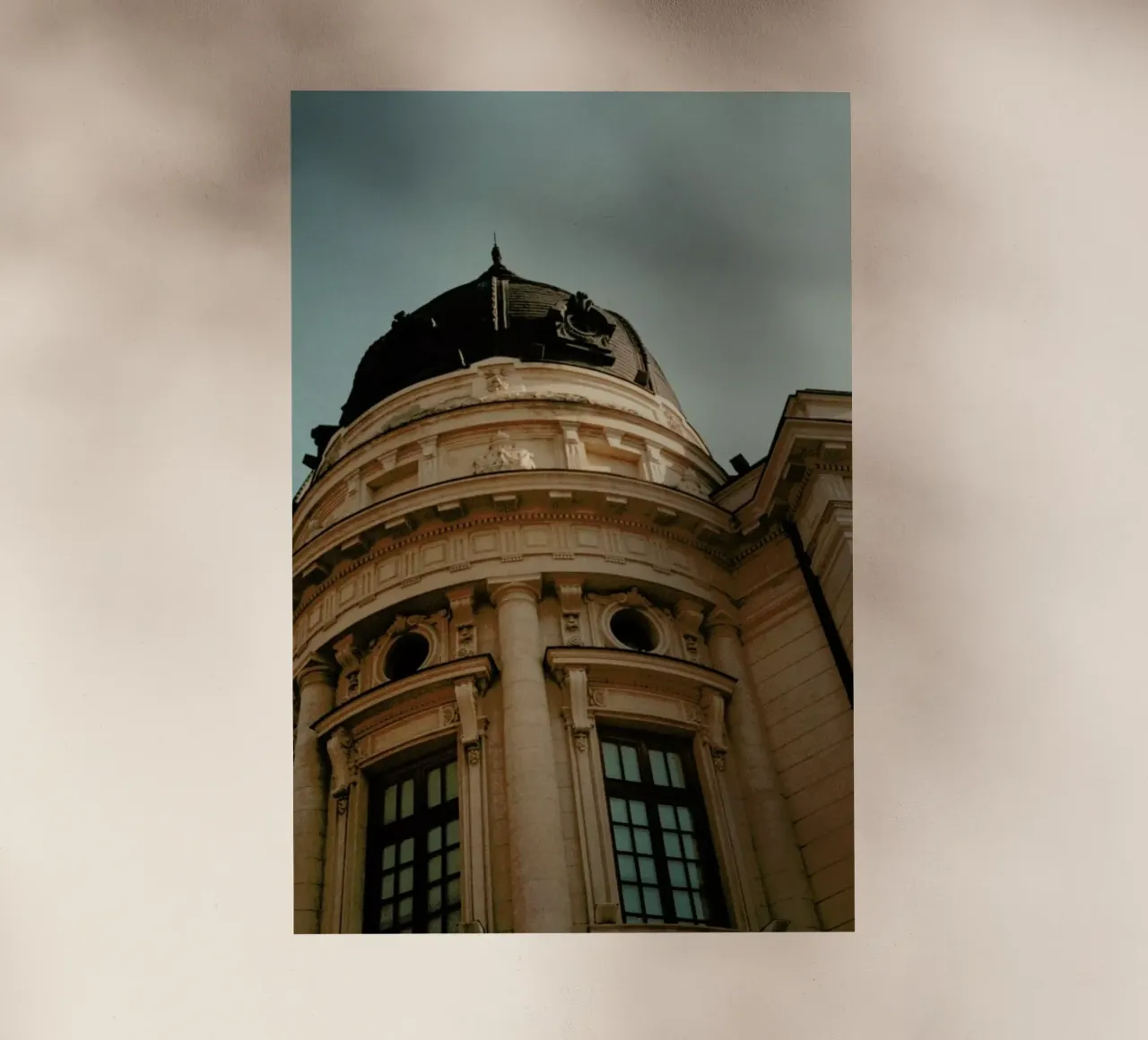 Analog Series Architecture In Bucharest pellicola backlit da Sebastian Hilgetag