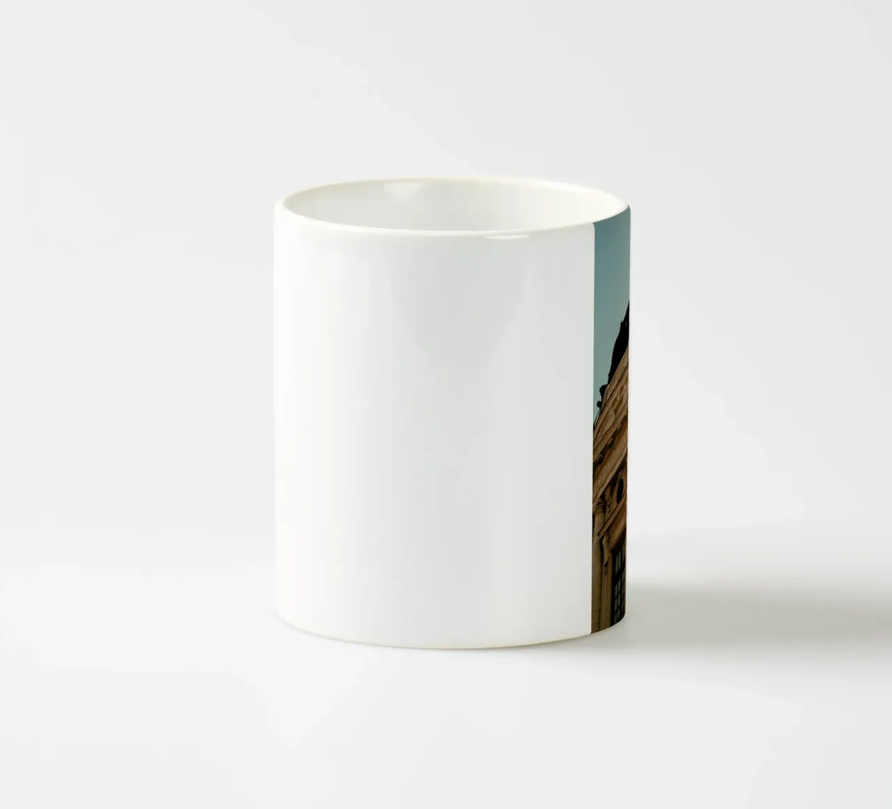 Analog Series Architecture In Bucharest Keramik Tasse von Sebastian Hilgetag