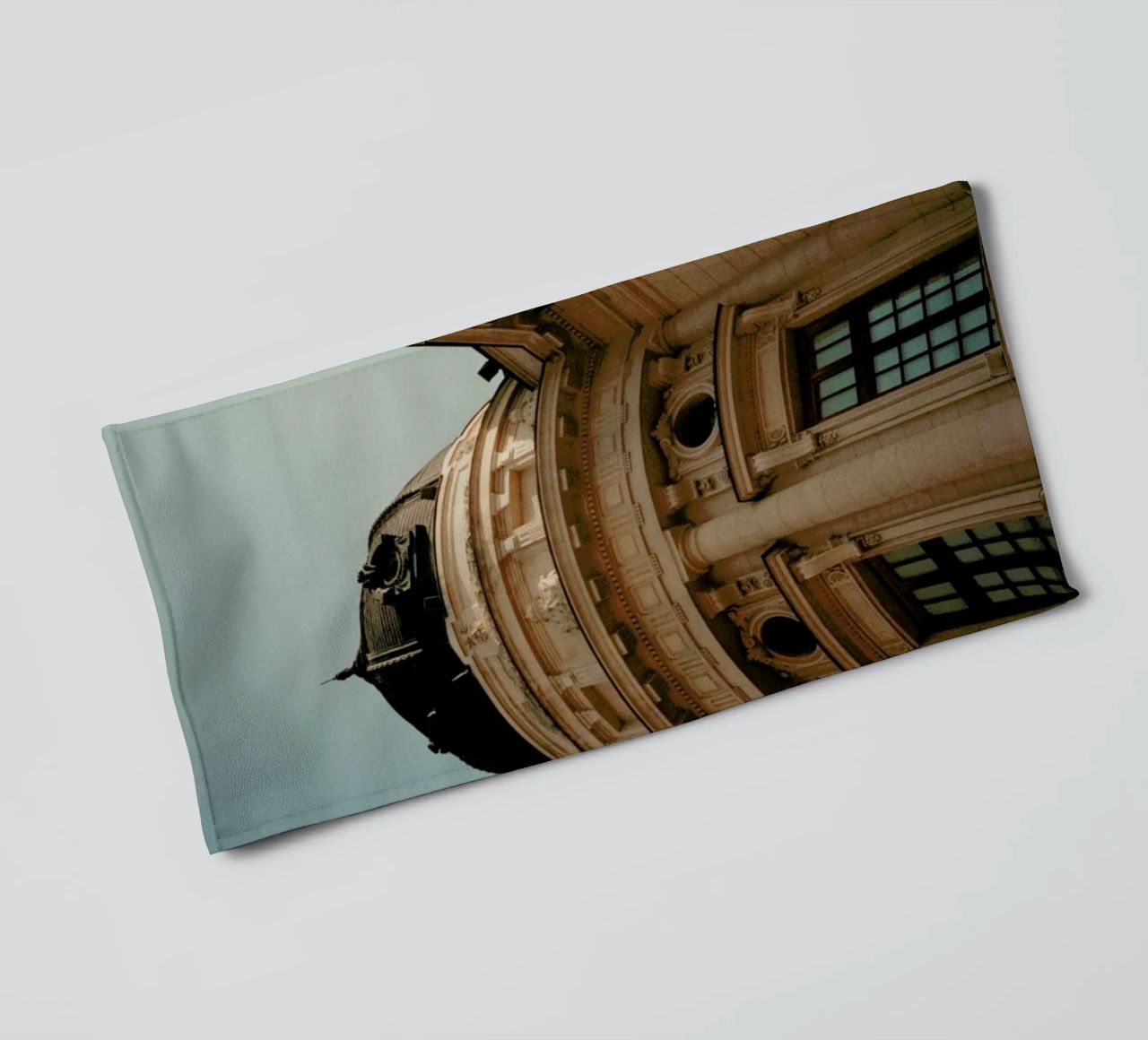 Analog Series Architecture In Bucharest asciugamano da bagno da Sebastian Hilgetag