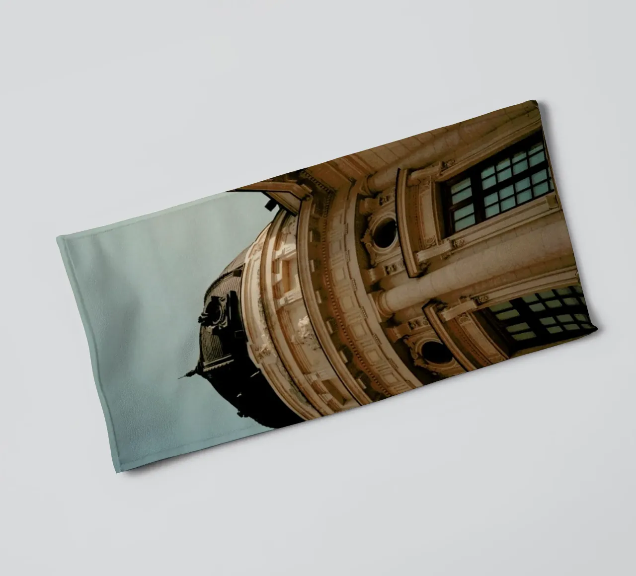 Analog Series Architecture In Bucharest serviette de bain de Sebastian Hilgetag