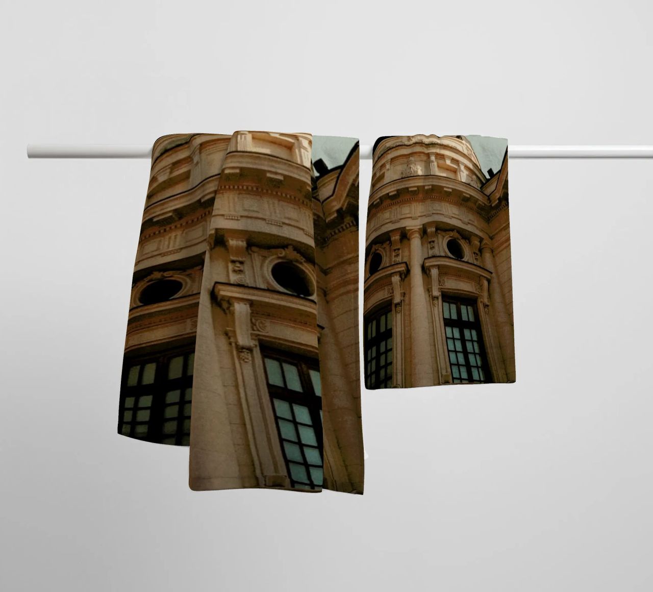 Analog Series Architecture In Bucharest asciugamano da bagno da Sebastian Hilgetag