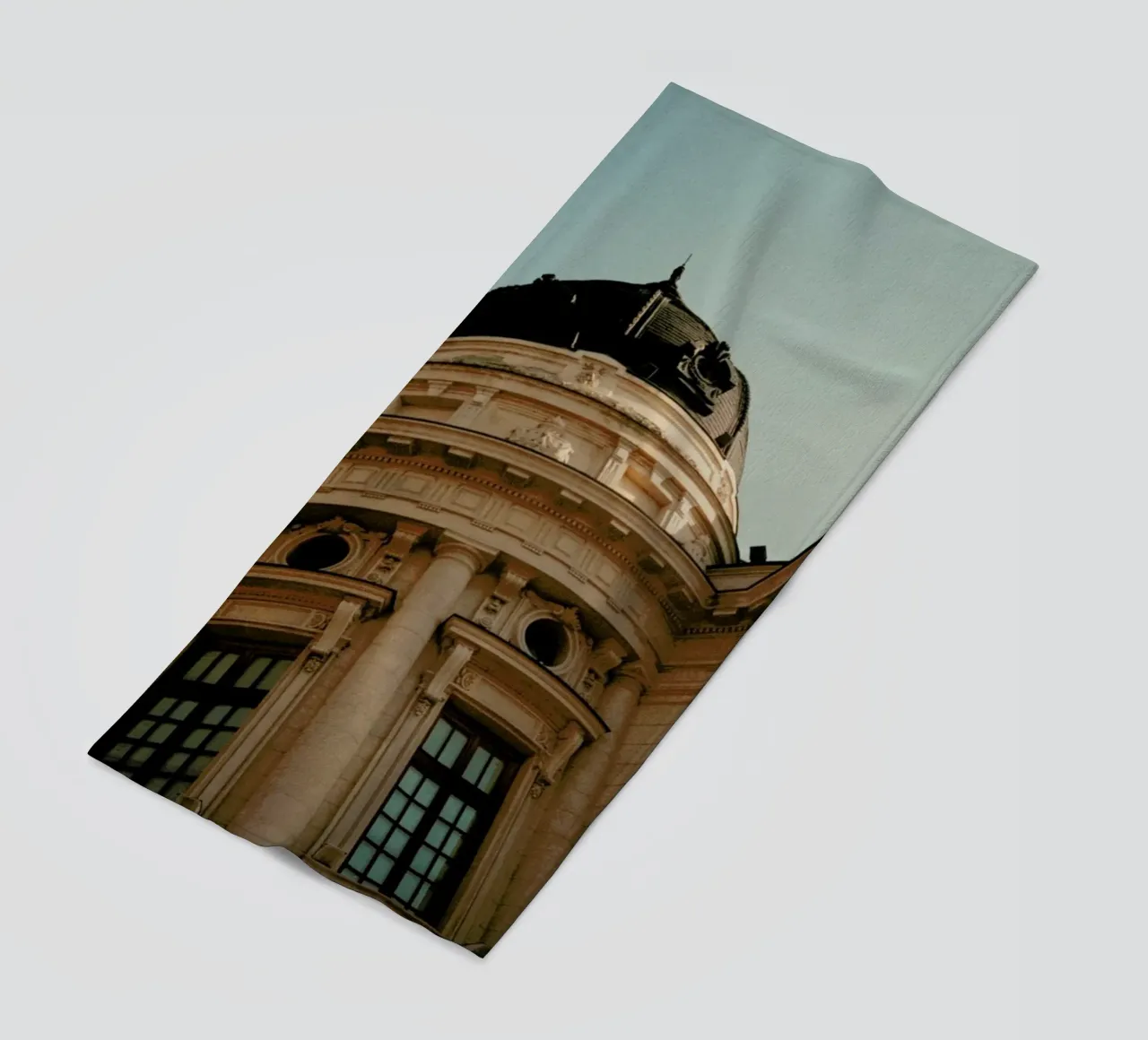 Analog Series Architecture In Bucharest serviette de plage de Sebastian Hilgetag