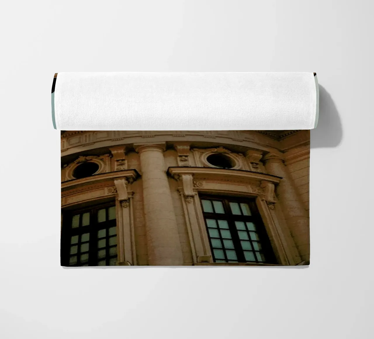 Analog Series Architecture In Bucharest serviette de plage de Sebastian Hilgetag