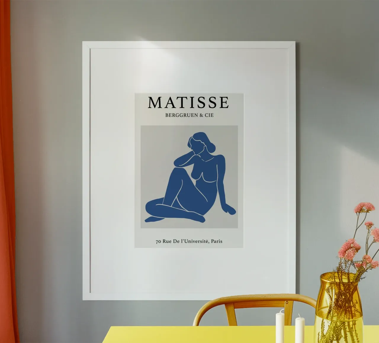 mujer posa sentada relajada poster de sazkia art