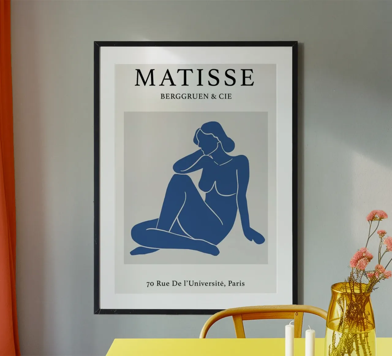mujer posa sentada relajada poster de sazkia art