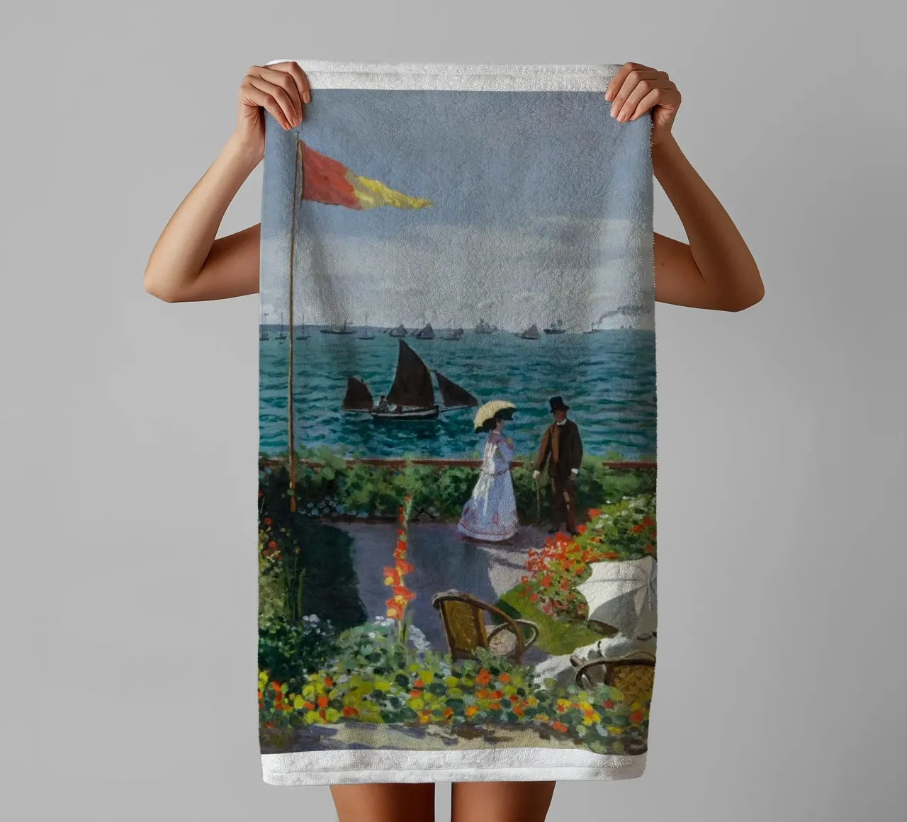 femme avec parapluie vue sur l'océan vagues voilier claude monet serviette de bain de belong shop