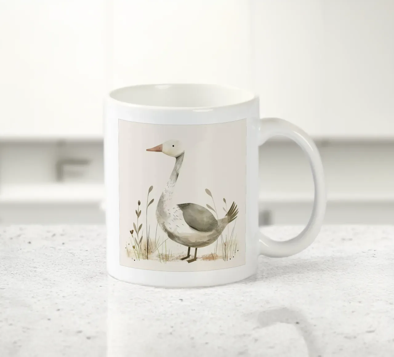 Oca serena nell'erba - Un'illustrazione di fauna selvatica pacifica tazza in ceramica da DesignDoodle