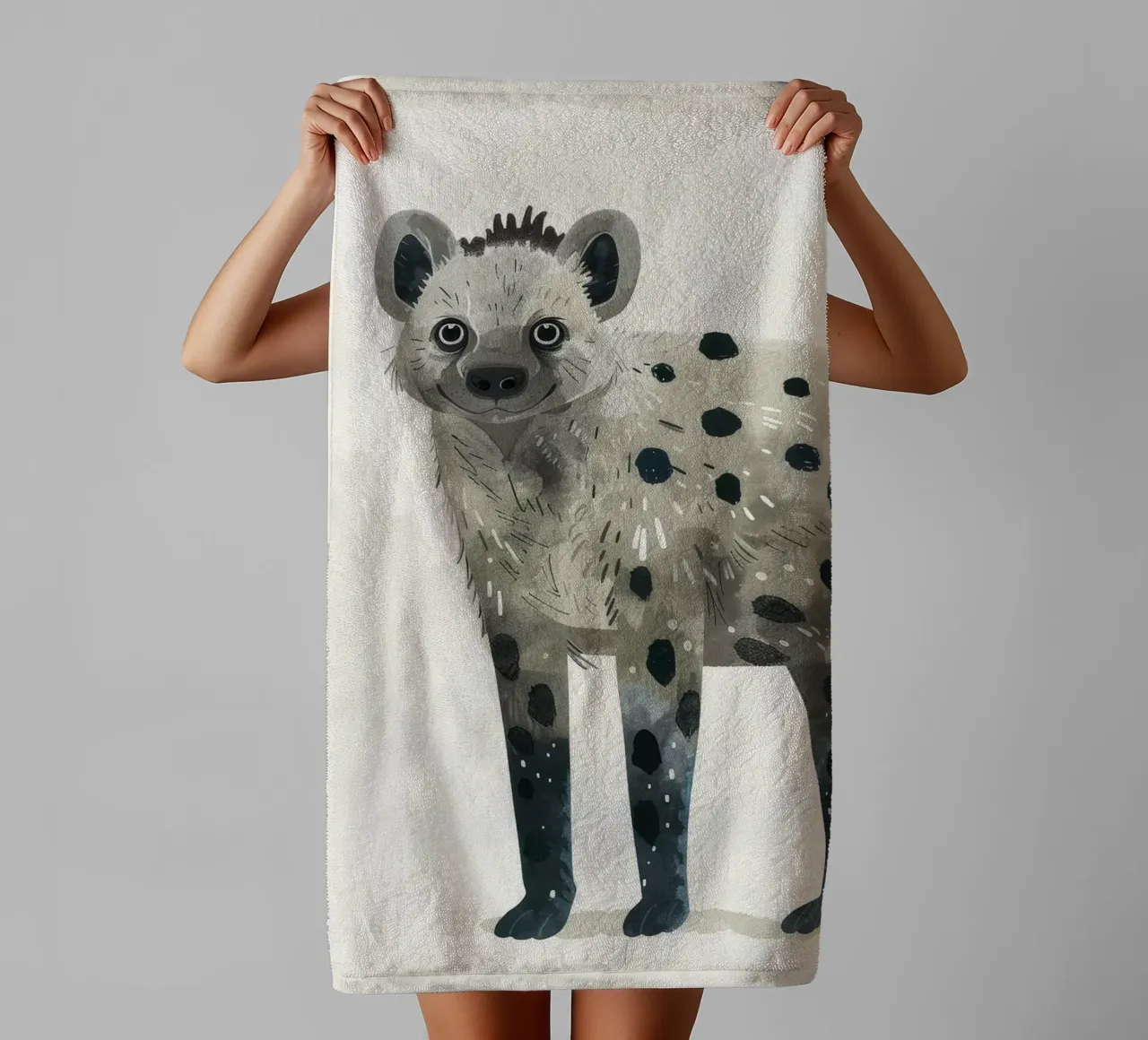 Opera d'arte di iena maculata e giocosa - Design unico di animali selvatici asciugamano da bagno da DesignDoodle