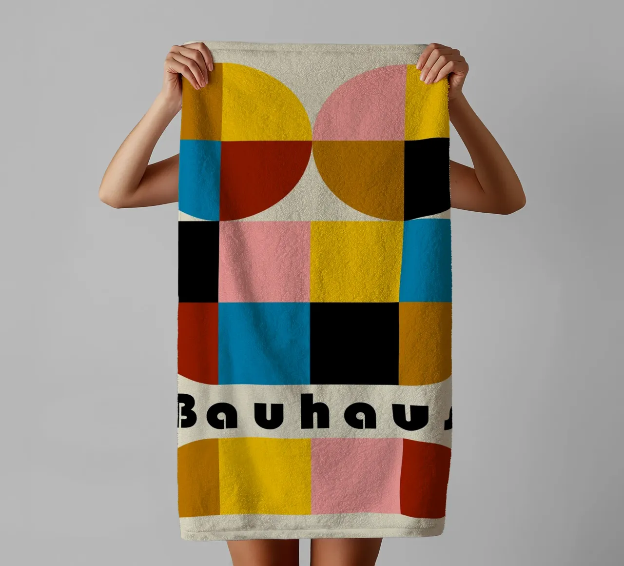 Bauhaus Shapes – Farbenfrohes Geometrie Poster Handtuch von Casa Calm