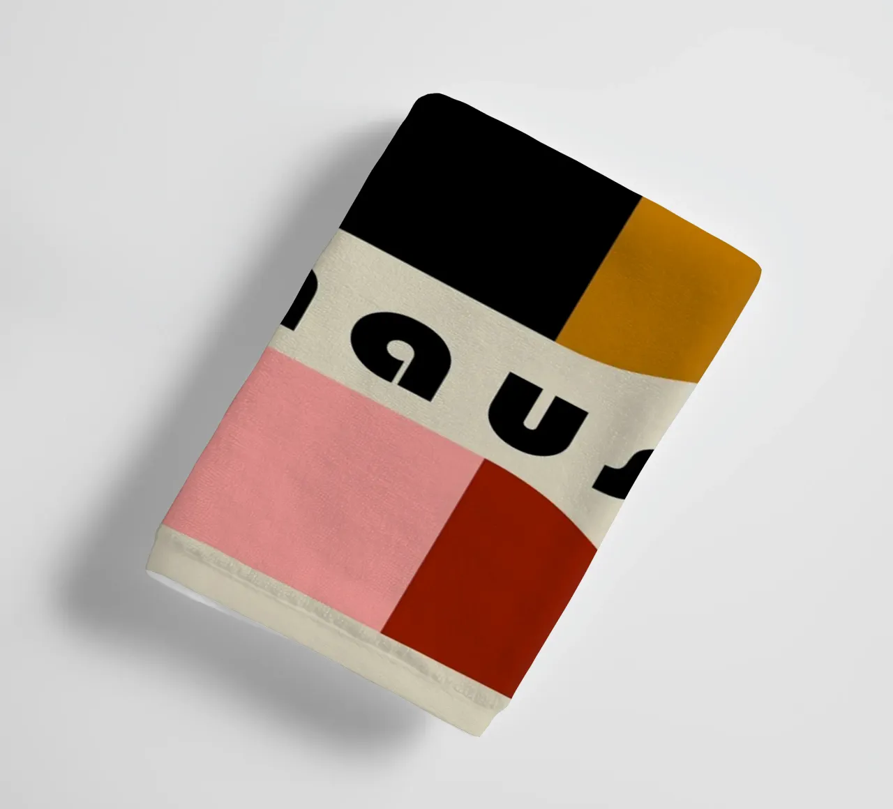 Bauhaus Shapes – Farbenfrohes Geometrie Poster Handtuch von Casa Calm