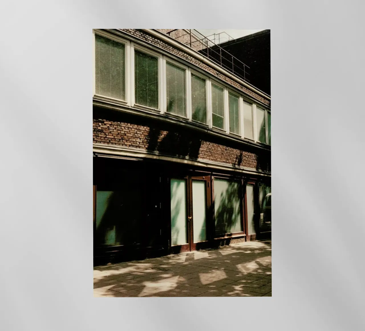Analog Series Street Photography pellicola backlit da Sebastian Hilgetag