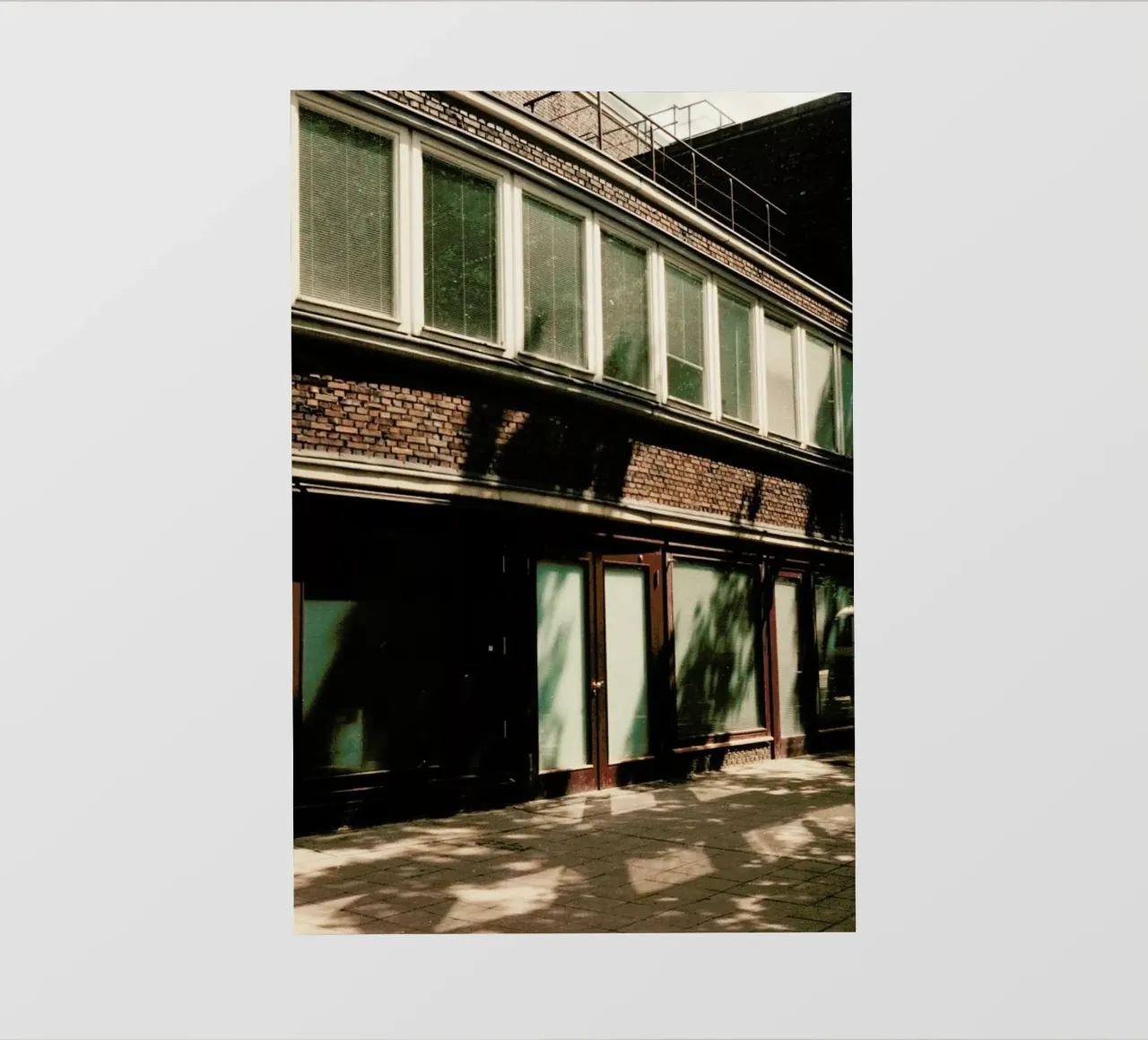 Analog Series Street Photography pellicola backlit da Sebastian Hilgetag