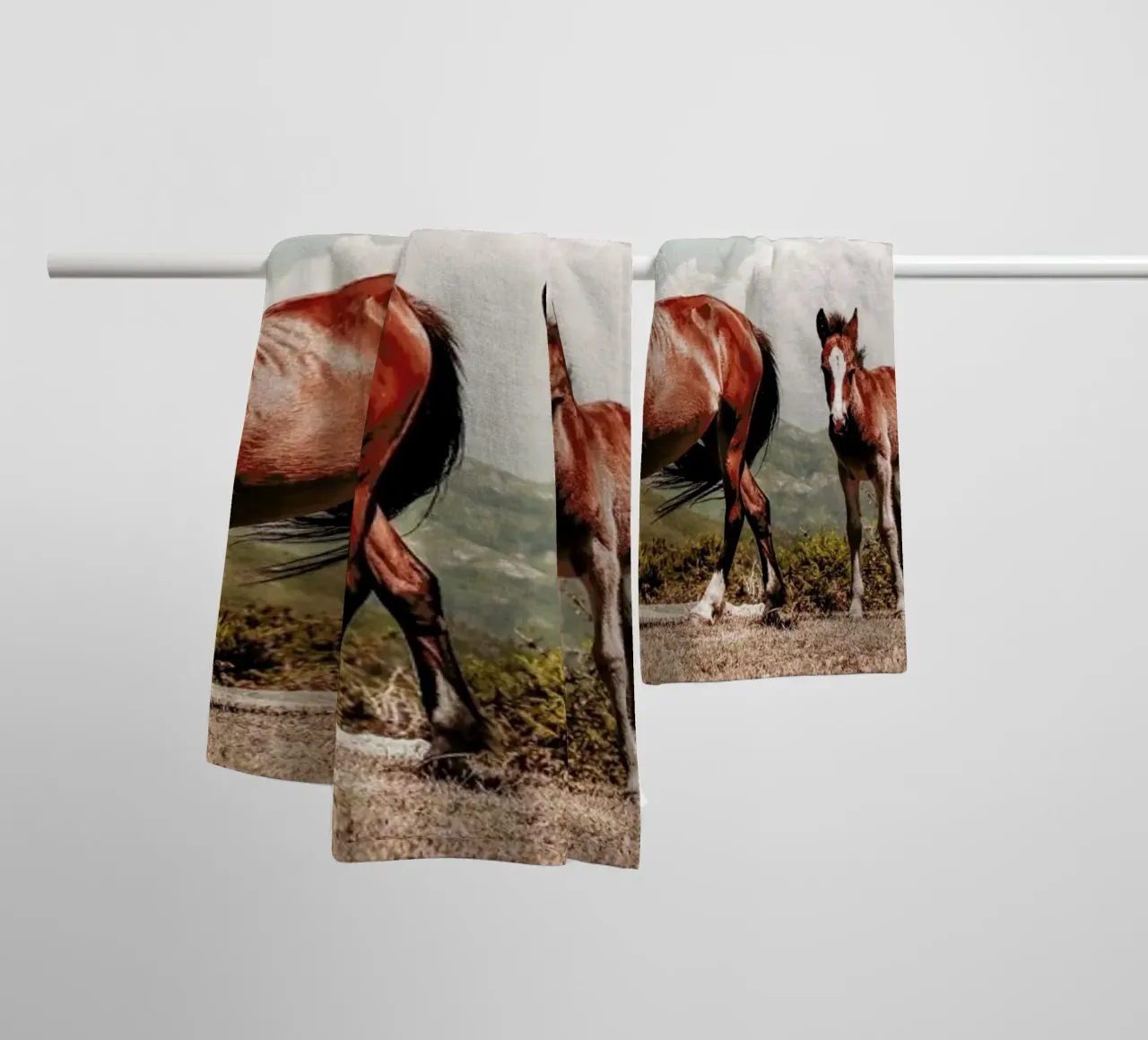 Cavalli selvaggi asciugamano da bagno da Ingrid Beddoes