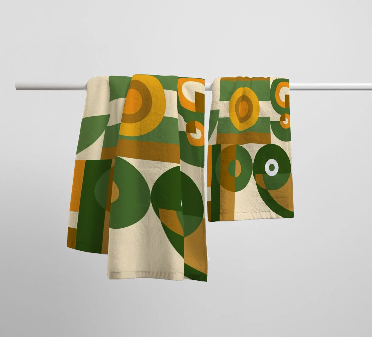 Motif géométrique vert et jaune serviette de bain de Little Dean