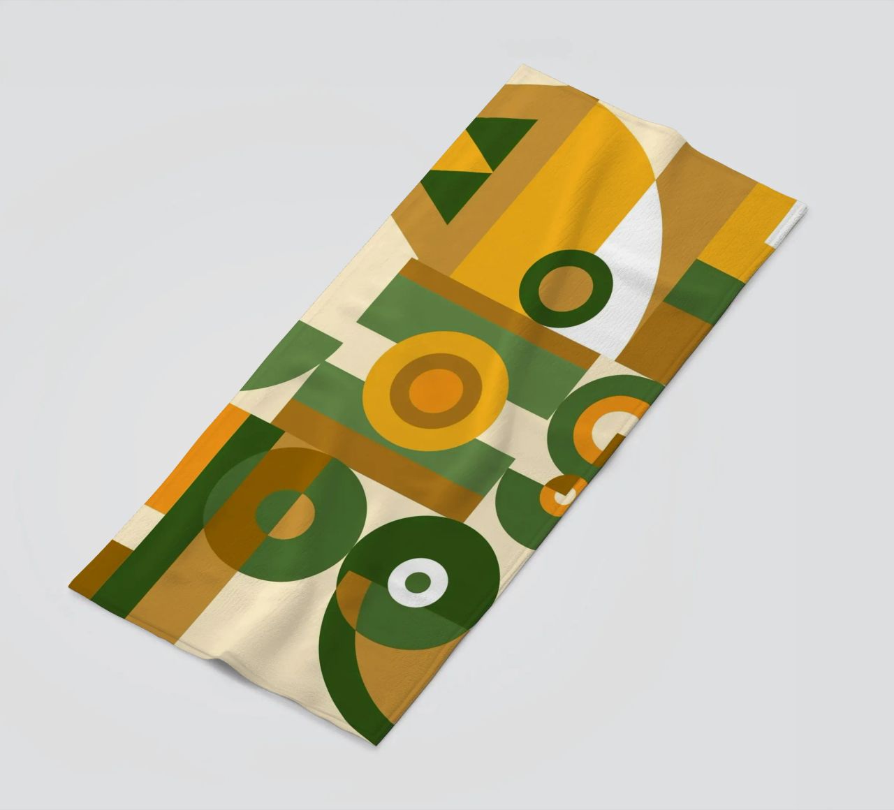 Motif géométrique vert et jaune serviette de plage de Little Dean