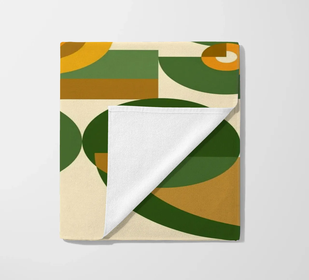 Motif géométrique vert et jaune serviette de plage de Little Dean