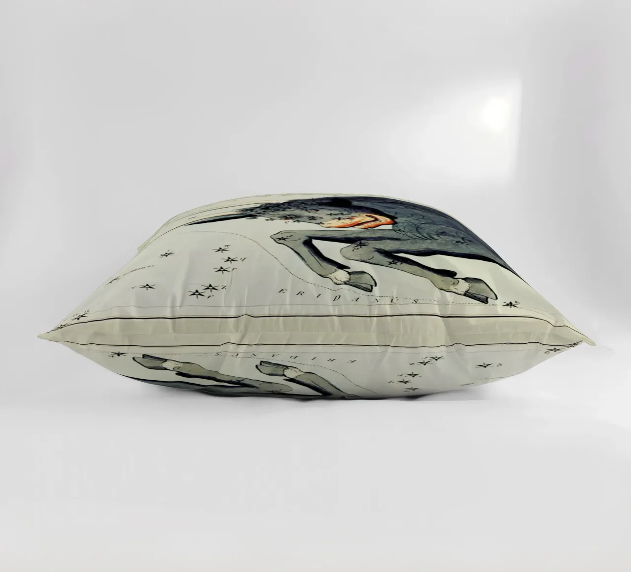 Taurus cuscino da Vintage by JUNIQE