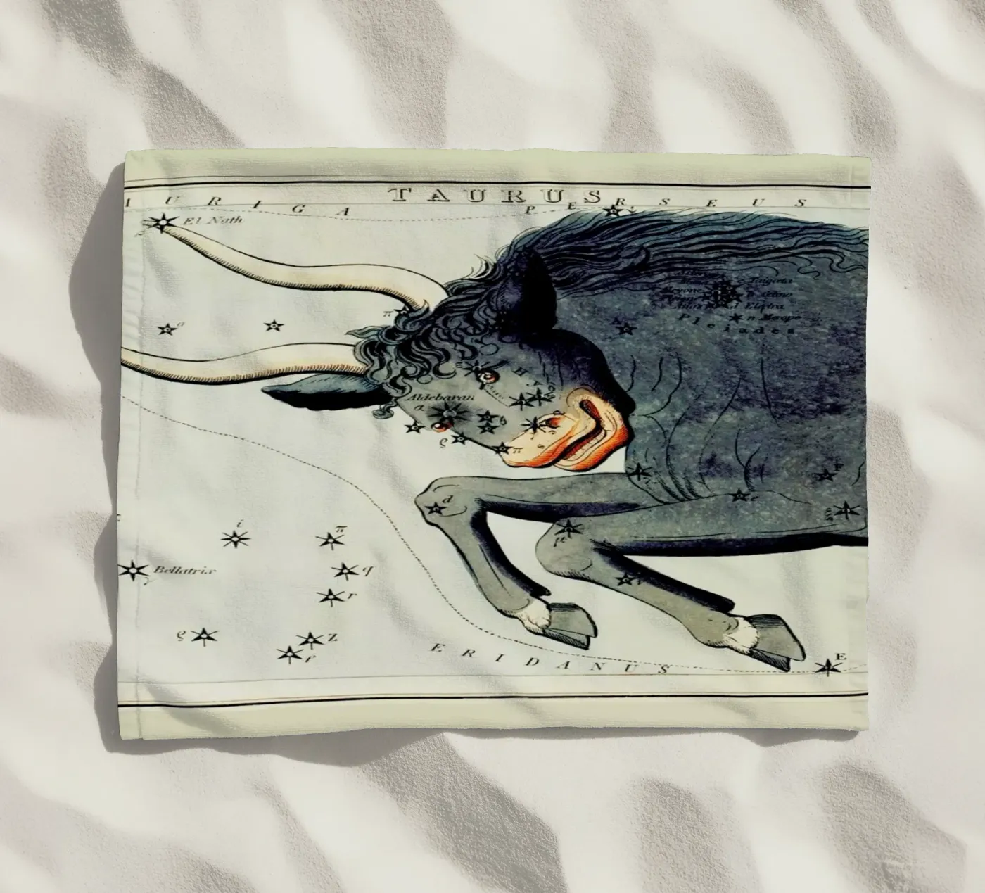 Taurus serviette de plage de Vintage by JUNIQE