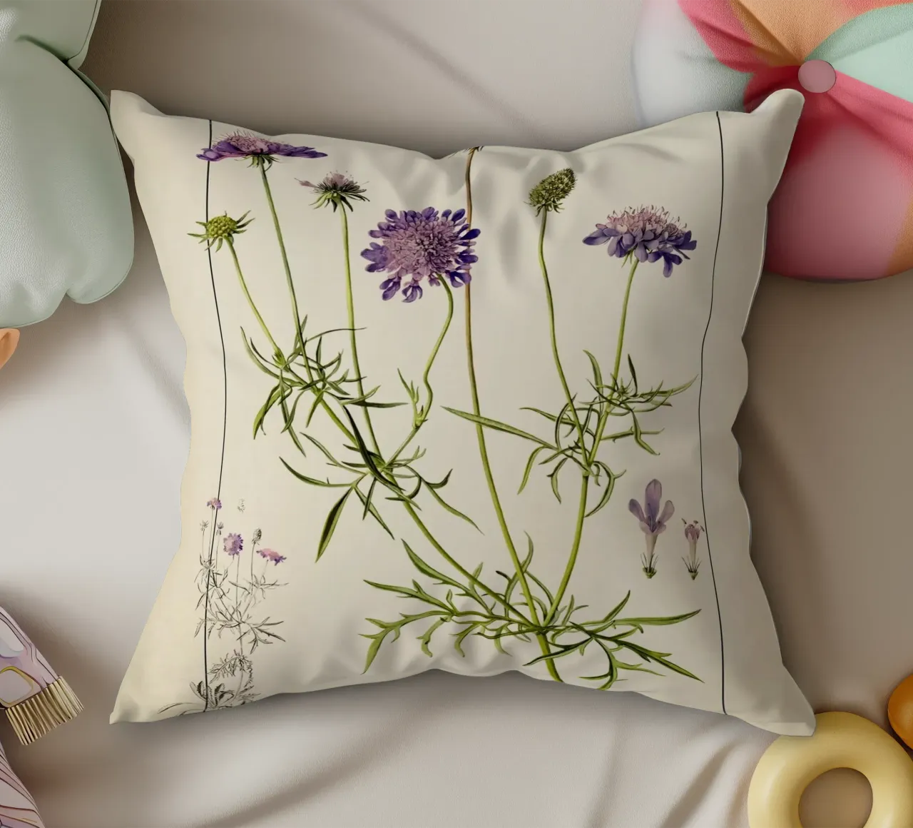 Stampa Scabiosa Columbaria - Fiore vintage a cuscino viola cuscino da ClubArt